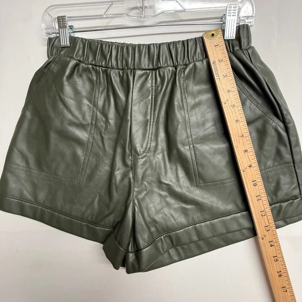 Two Cumberland Faux Leather Shorts Womens Medium Olive Green Elastic‎ Waist NWT